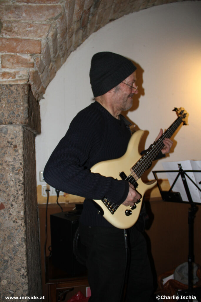 Johannes Henry Sigl - Bass